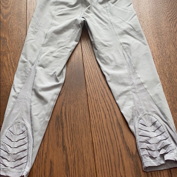 Victoria sport grey capris with mesh back - Picture 2 of 2